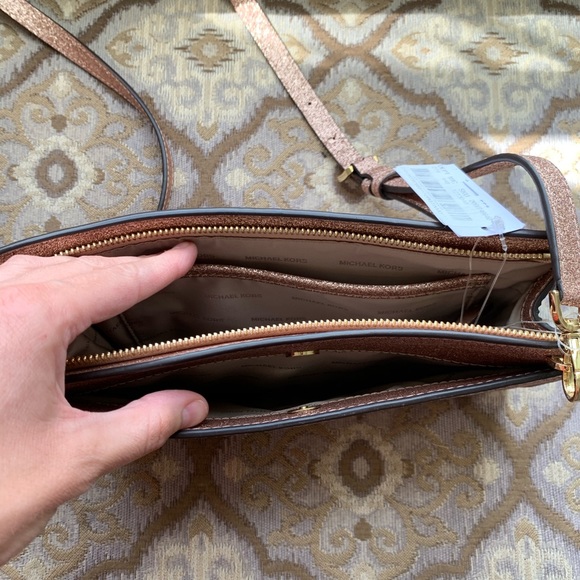 Michael Kors rose gold crossbody. - Picture 4 of 7